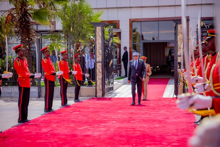 Madaxweynaha Jamhuuriyadda Oo Safar Shaqo Ugu Baxay Dalka Kenya.